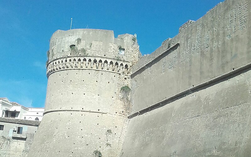 Castello_Carlo_V_Crotone